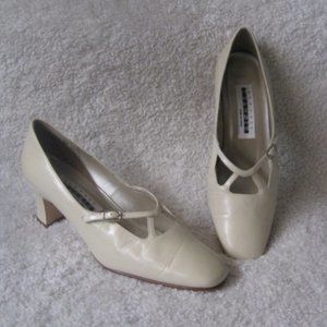 New York Transit Cream Pumps